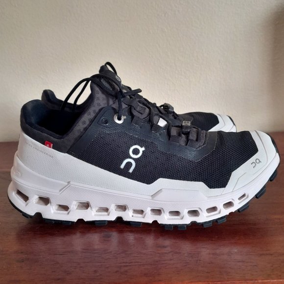 women's On Cloud running shoes sz 7-INNER SIDE DAMAGE - Picture 2 of 10